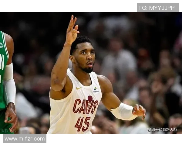 多诺万米切尔带领球队冲击季后赛展现超强个人能力与团队合作精神 多诺万米切尔带领球队冲击季后赛展现超强个人能力与团队合作精神